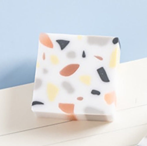 Radierer im Terrazzo Design