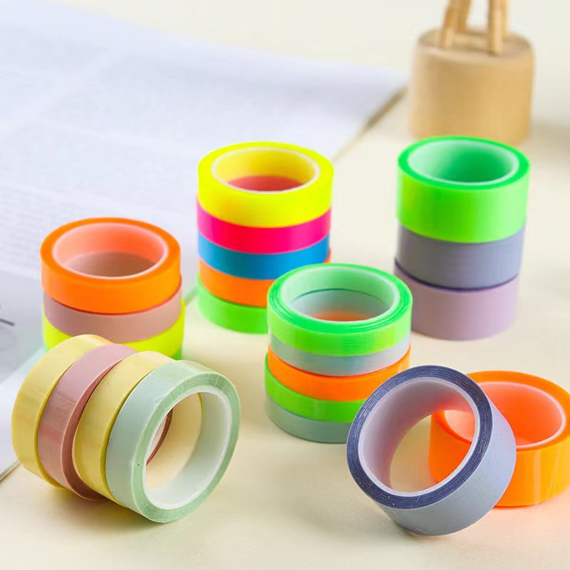 Transparentes Klebeband in verschiedenen Farben
