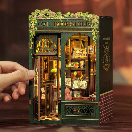 Owl Bookstore – DIY Book Nook